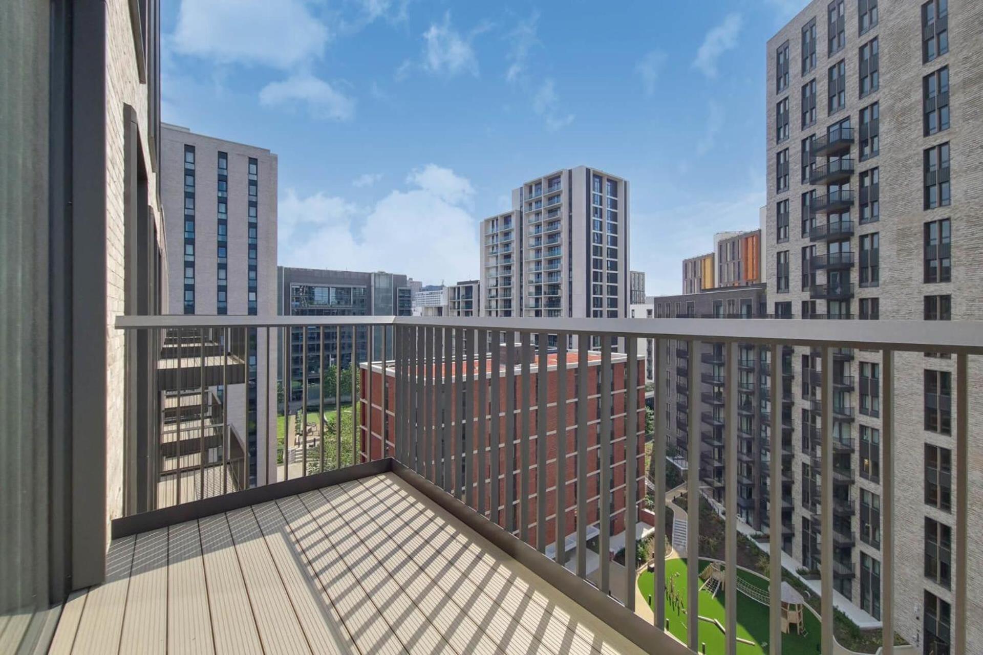 Botanical-Inspired Apartments At Repton Gardens Right In The Heart Of Wembley Park ロンドン エクステリア 写真