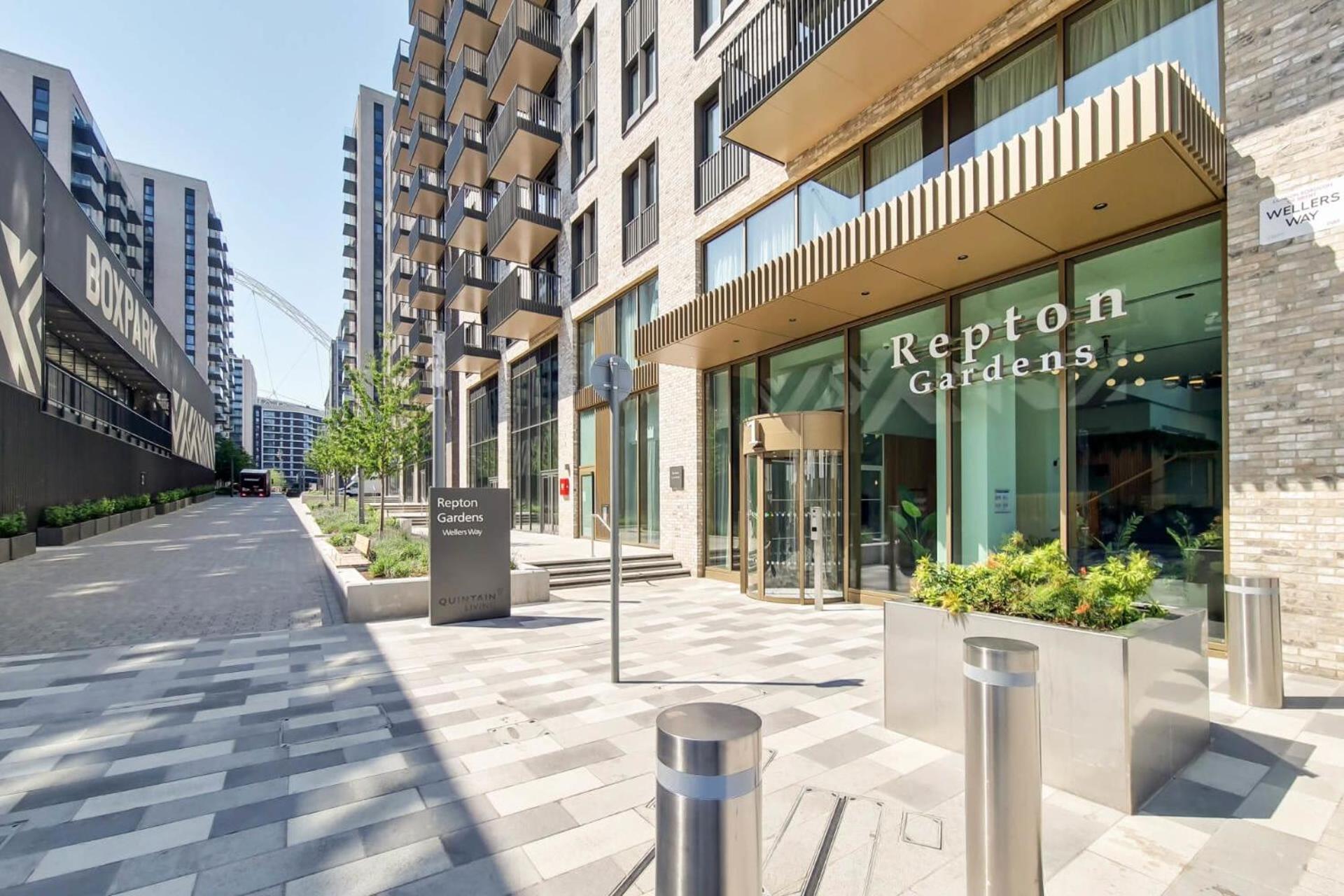 Botanical-Inspired Apartments At Repton Gardens Right In The Heart Of Wembley Park ロンドン エクステリア 写真