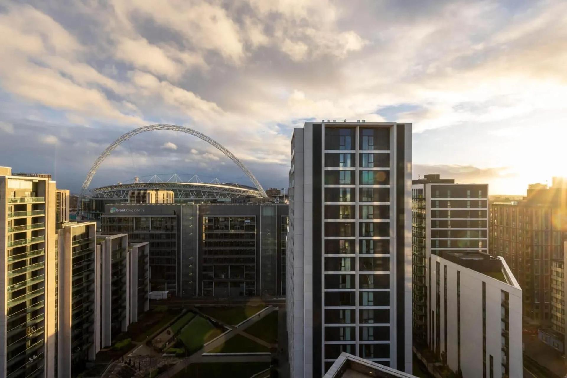 Botanical-Inspired Apartments At Repton Gardens Right In The Heart Of Wembley Park ロンドン エクステリア 写真