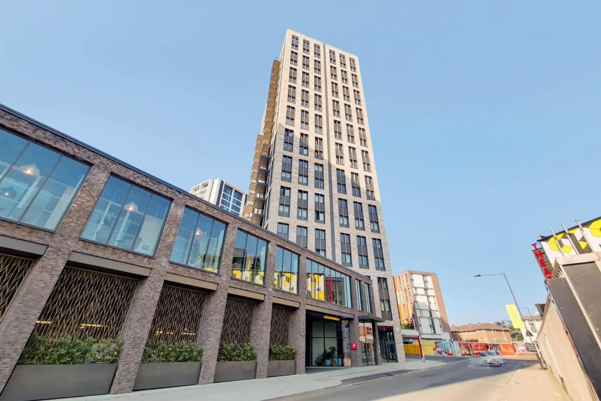Botanical-Inspired Apartments At Repton Gardens Right In The Heart Of Wembley Park ロンドン エクステリア 写真