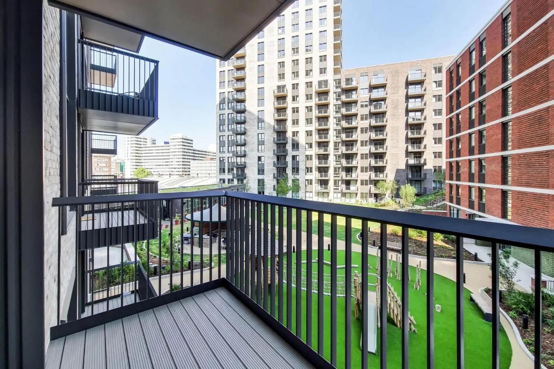 Botanical-Inspired Apartments At Repton Gardens Right In The Heart Of Wembley Park ロンドン エクステリア 写真